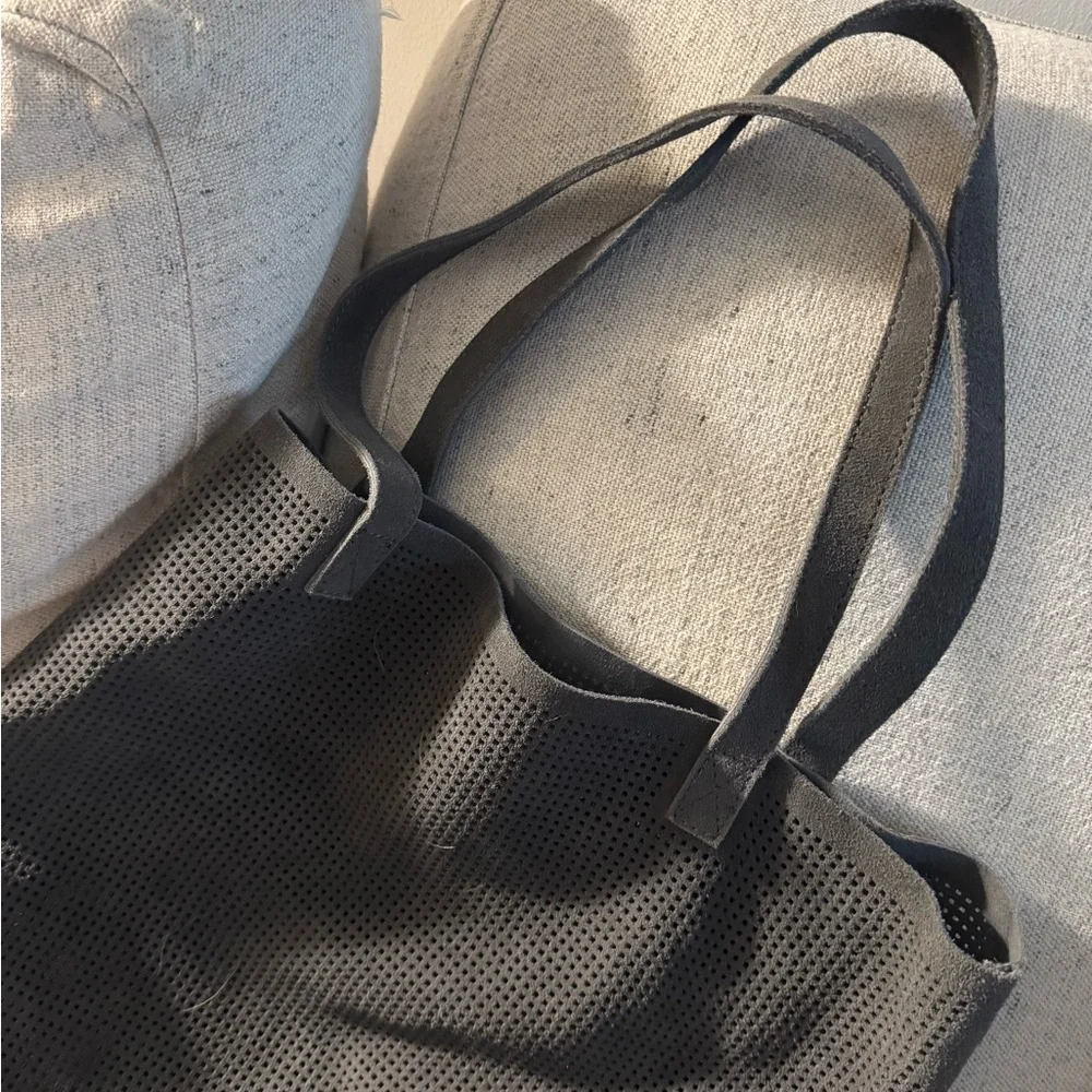 Monserat De Lucca - Orado Womens Perforated Suede Tot - Picture 3 of 4